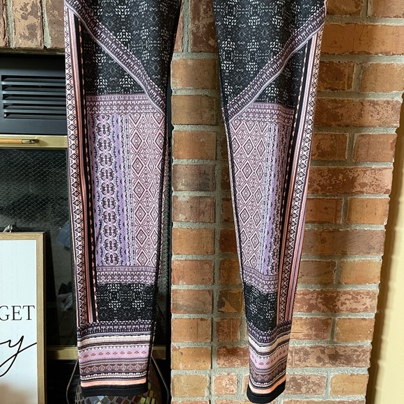 Calia by Carrie Underwood Patterned 7/8 Leggings - Picture 3 of 6